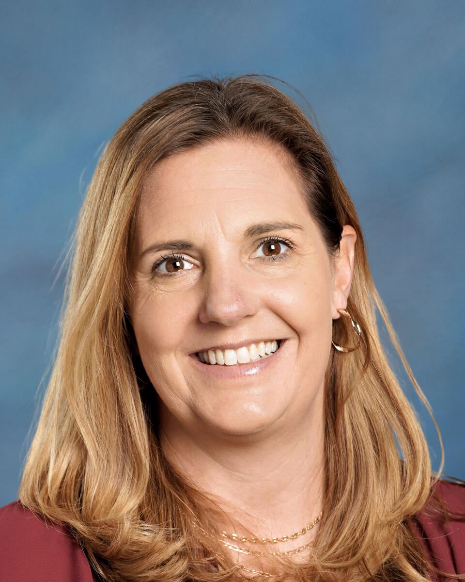 Elizabeth Wennerstrom - Student Service Specialist